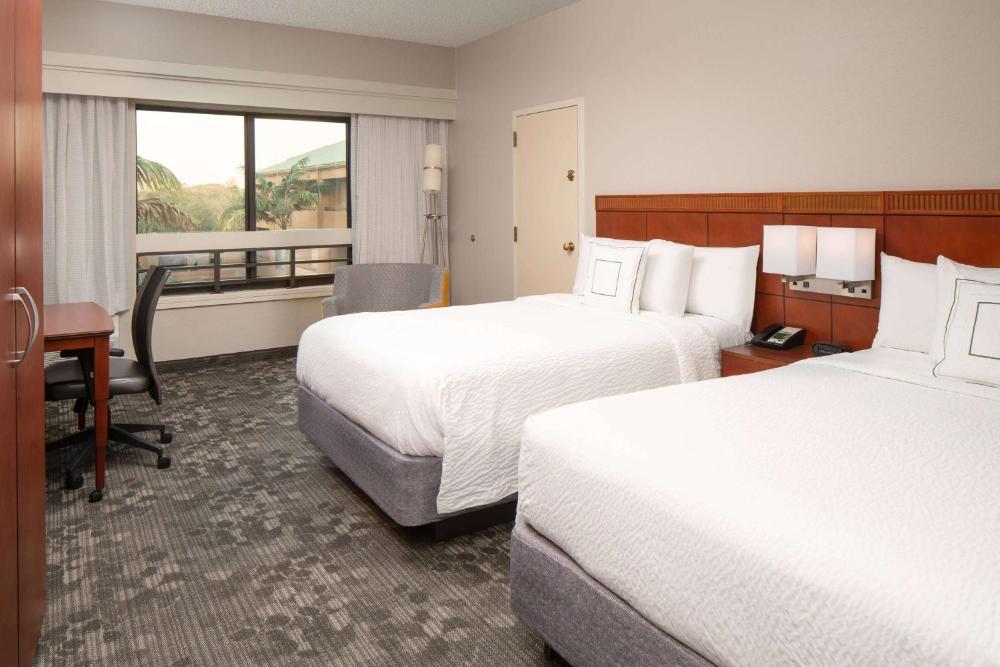 Deluxe Queen Room with Two Queen Beds interior